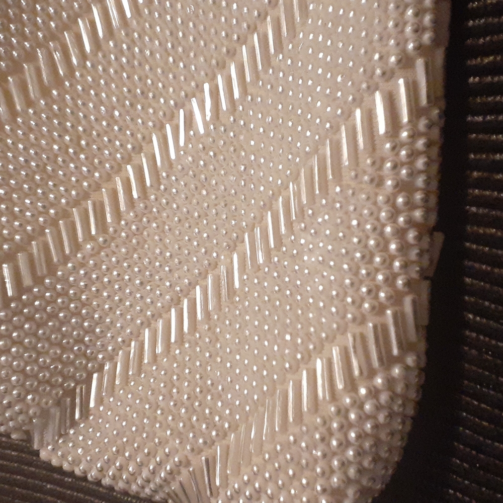Silver Sequined Clutch - Picture 3 of 5